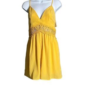 Love Tree Women's Sleeveless Crochet Open Back Yellow Romper Size S NWT